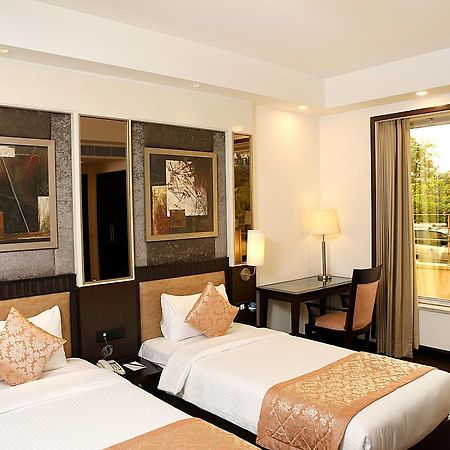 Inde Hotel Vista Woods Huda City Centre, Gurgaon Exteriör bild