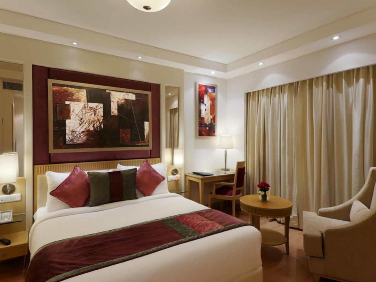 Inde Hotel Vista Woods Huda City Centre, Gurgaon Exteriör bild