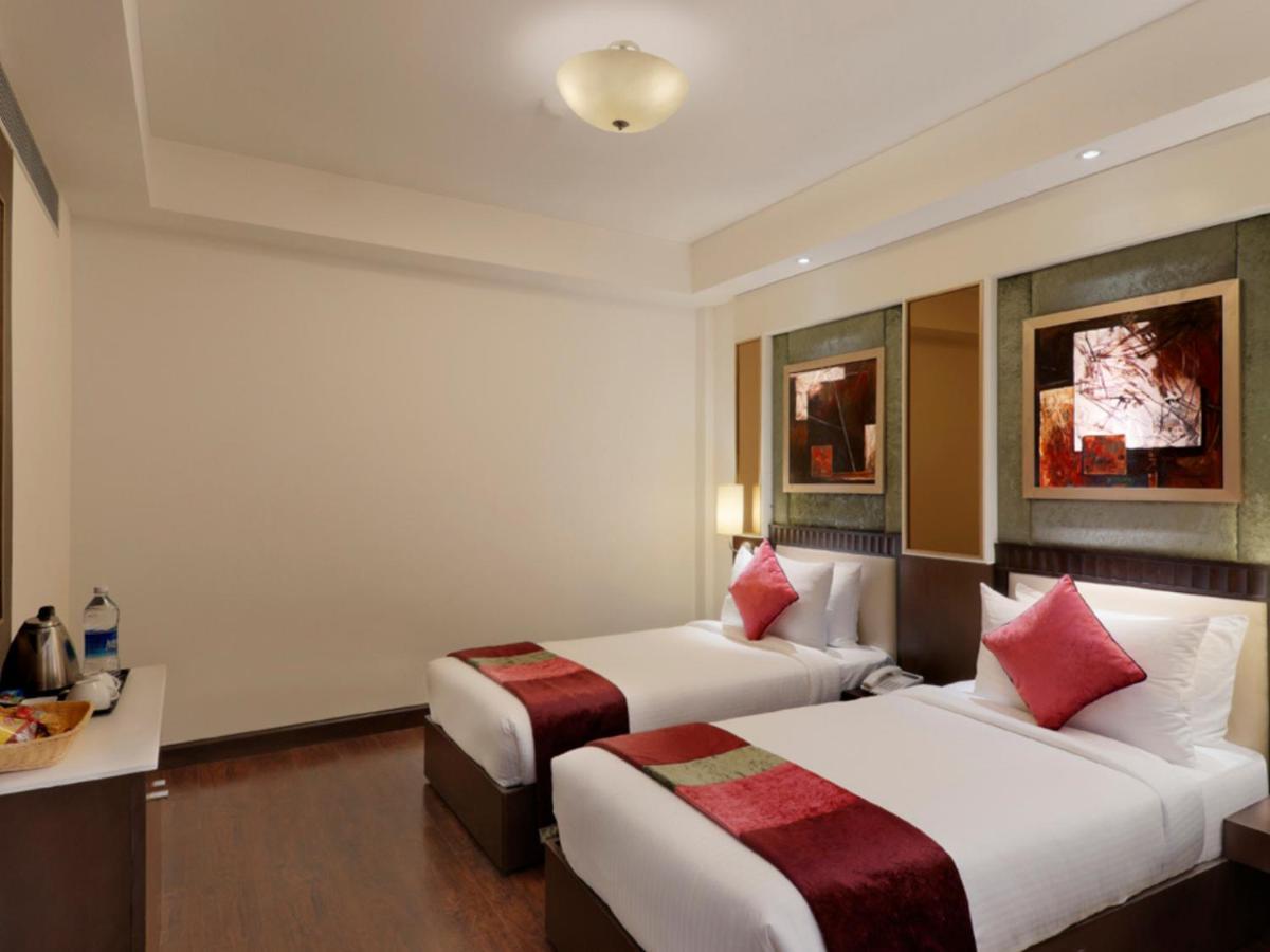 Inde Hotel Vista Woods Huda City Centre, Gurgaon Exteriör bild