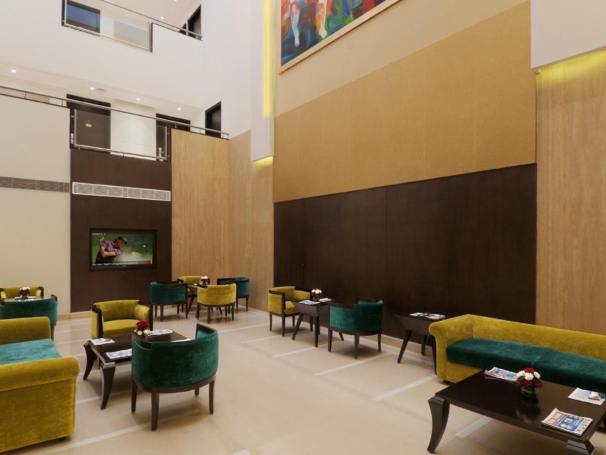Inde Hotel Vista Woods Huda City Centre, Gurgaon Exteriör bild