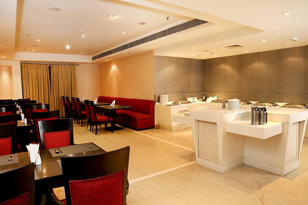 Inde Hotel Vista Woods Huda City Centre, Gurgaon Exteriör bild