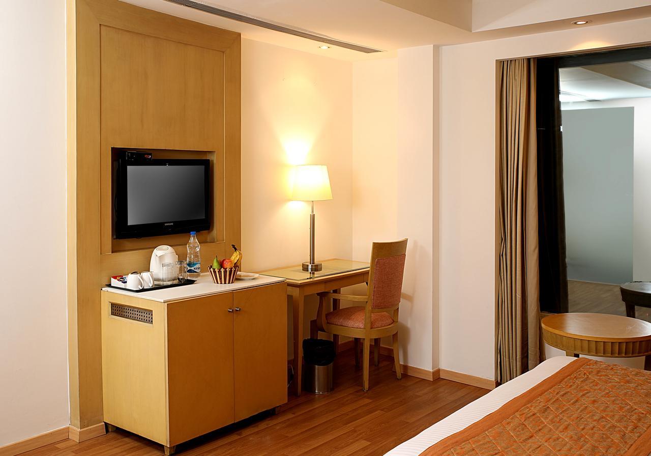 Inde Hotel Vista Woods Huda City Centre, Gurgaon Exteriör bild