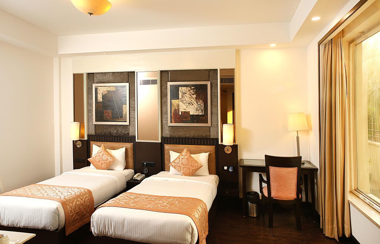 Inde Hotel Vista Woods Huda City Centre, Gurgaon Exteriör bild