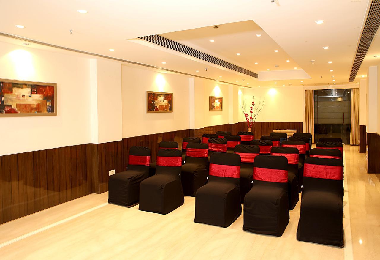 Inde Hotel Vista Woods Huda City Centre, Gurgaon Exteriör bild