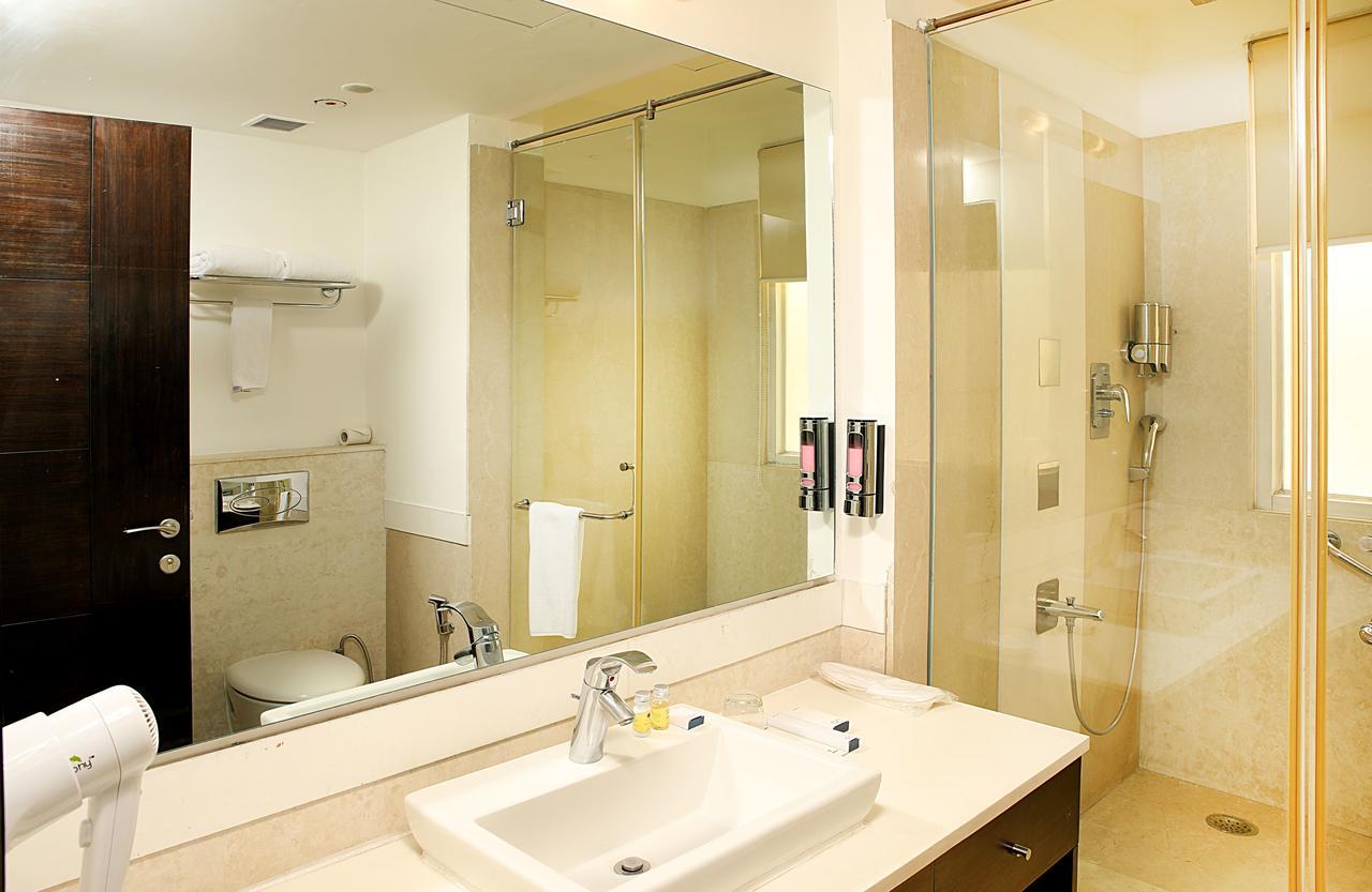 Inde Hotel Vista Woods Huda City Centre, Gurgaon Exteriör bild