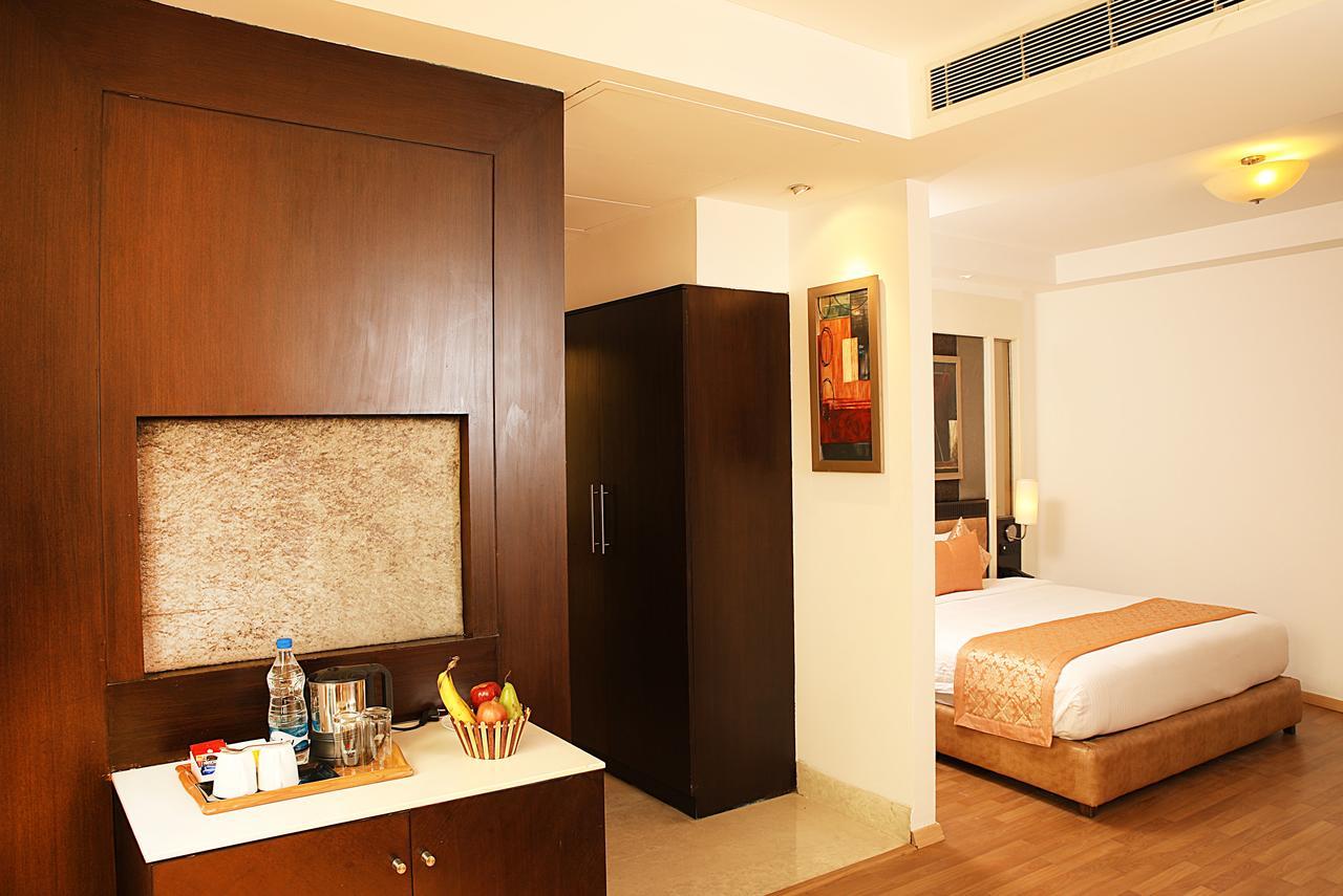 Inde Hotel Vista Woods Huda City Centre, Gurgaon Exteriör bild