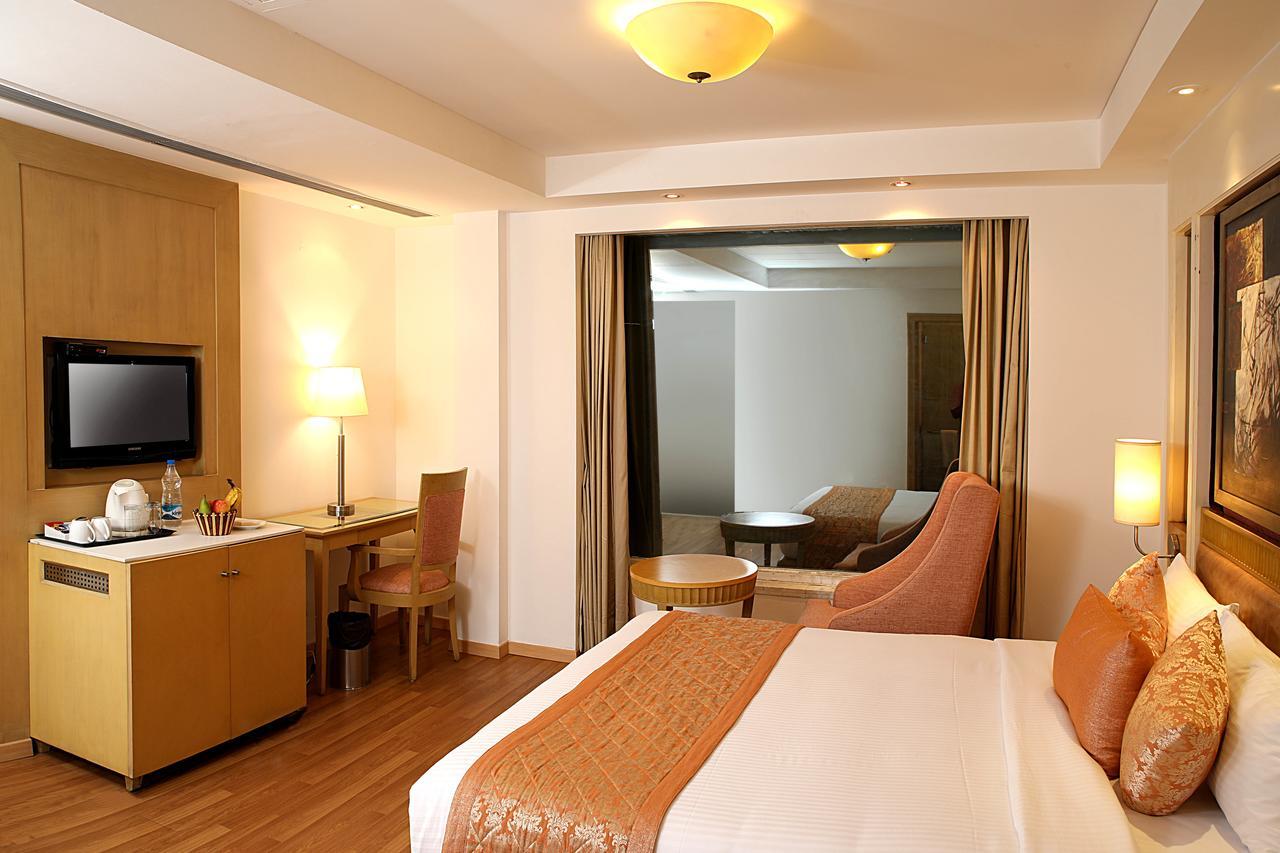 Inde Hotel Vista Woods Huda City Centre, Gurgaon Exteriör bild