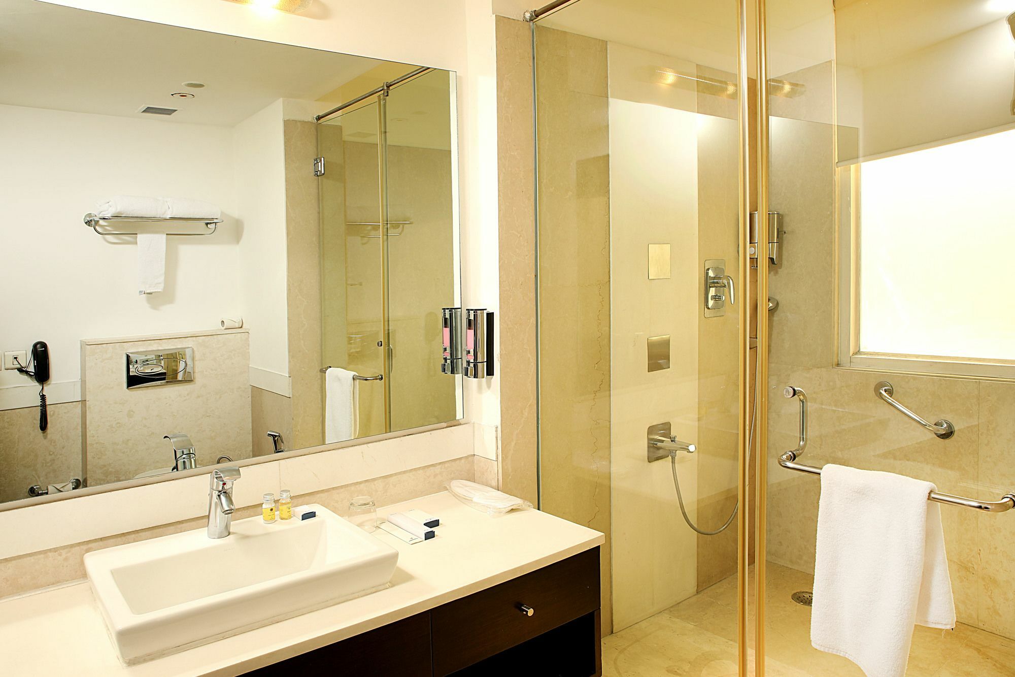 Inde Hotel Vista Woods Huda City Centre, Gurgaon Exteriör bild